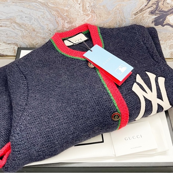 New Gucci NY Yankees MLB Embellished
Gucci Logo Applique CrewneckCardigan - Picture 7 of 13